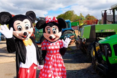 Auch Mickey und Minnie Mouse schauten am Sonntag beim Kartoffelfest vorbei.