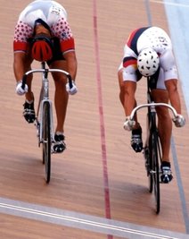  Olympia 1996 in Atlanta: Im Finale setzt sich der Chemnitzer knapp gegen Marty Nothstein (USA) durch. 