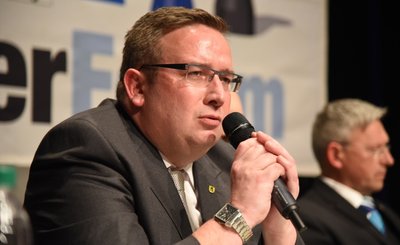 Horn am Mikro: Der OB lasse es oft bei Begrüßungen und Allgemeinem ohne eigene Akzente, so die Kritik.