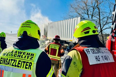 Mehrere Feuerwehren waren zu einem Lkw-Brand auf der A 72 ausgerückt.