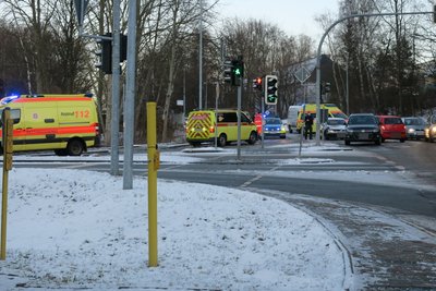 Ein Hyundai und zwei VW sind am Donnerstagnachmittag auf der Kreuzung der B 169 kollidiert.