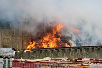 Die Brandursache ist bislang noch nicht bekannt.