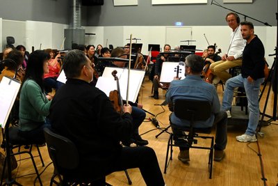 Im Februar 2025 wurden die Streicher der Philharmonie aufgenommen. Vorn rechts Mark Keller und Stefan Fraas.