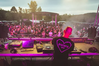 Das „Rave am Anton“ steigt in diesem Jahr mit zwei überregionalen Szenegrößen.