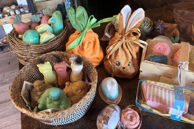 Wer mag, kann Ostern Naturseife in Häschen- oder Alpaka-Form verschenken. Seife habe nach Auskunft des Gesundheitsamtes kein Verfallsdatum, sagt Ronny Paul.
