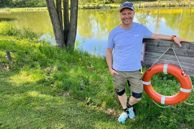 Naturbad-Betreiber Frank Buschbeck hofft auf Badewetter. Einen Saisonstart gibt es im Naturbad Niederwiesa aber nicht, weil praktisch ganzjährig Badbetrieb ist.
