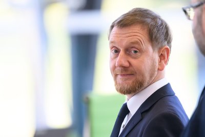 CDU und SPD verfügen im Sächsischen Landtag zusammen nur über 51 von 120 Sitzen. “Es ist immer schwieriger, Kompromisse zu finden“, so Ministerpäsident Michael Kretschmer.