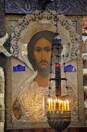 Schön und als heilig verehrt: Die Christus-Ikone rechts der Königstür in der Leipziger Ikonenwand.