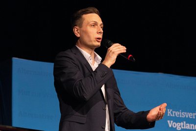 AfD-Kandidat Mathias Weiser bei einer Wahlkampfveranstaltung seiner Partei Mitte Februar in Plauen: Der 38-Jährige wird das Vogtland künftig als Wahlkreisabgeordneter im Bundestag vertreten.
