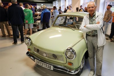 Auch ein Trabant aus dem Jahr des Produktionsstarts 1964 war zur Frühschicht im ehemaligen Reifenkeller. Über 26 Jahre wurde der P 601 in Zwickau produziert. Benno Stengel hat daran mitgewirkt.