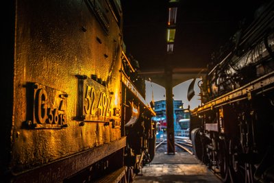 Der Schauplatz Eisenbahn in Chemnitz-Hilbersdorf bietet bei der Museumsnacht in der Abenddämmerung Führungen an.