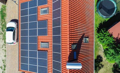 Der Anstieg der Öl- und Benzinpreise führt zu verstärkter Nachfrage nach Solaranlagen und Elektroautos. (Symbolbild)
