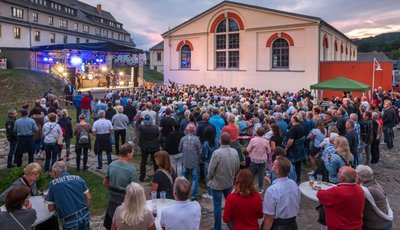 Zum Abschluss der diesjährigen Veranstaltungsreihe Grünthaler Sommer, die zum siebten Mal stattfand, trat am Samstagabend in Olbernhau die Liverpooler Band The Cavern Beatles auf.