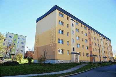 Der Wohnblock Am Sohr 60 bis 63 gehört zu den 2017 in Schöneck verkauften kommunalen Wohnungen.