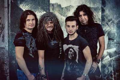 Die Four Roses aus Leipzig treten mit Rock und Balladen am Karsamstag ab 21 Uhr in der Musikhalle Markneukirchen auf.