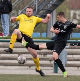 Spielertrainer Rico Thomas (l.) zeigte gegen Freital wieder seine Stürmerqualitäten und traf doppelt. Für Zählbares reichte das nicht. 