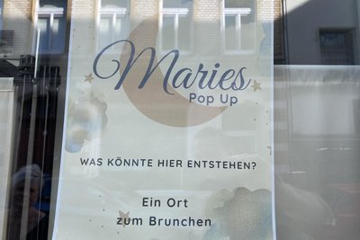 Es wird langsam konkret. In einem neben „Connys Bar“ leer stehenden Geschäft soll wohl noch dieses Jahr neue Gastronomie einziehen. An anderer Stelle weiter oben in der Gasse ist zudem ein Koch-Studio geplant.
