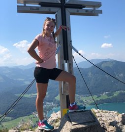 International ganz oben auf einem Siegerpodest zu stehen, blieb Lisa Dotzauer verwehrt. Dafür erklimmt sie nun - weiterhin sportlich aktiv - so manchen Gipfel, wie hier den Frauenkopf im Salzkammergut. 