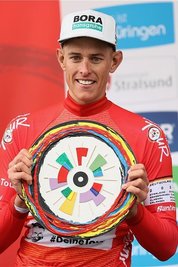 Nils Politt holt sich erstmals denGesamtsieg. 