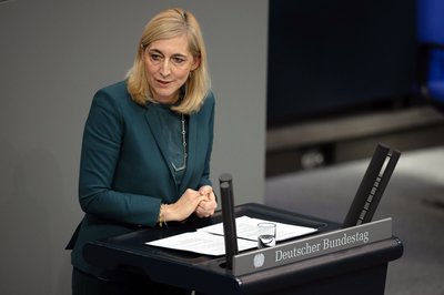Gesundheitsministerin Warken bringt ihr Sparpaket ins parlamentarische Verfahren. (Archivbild) 