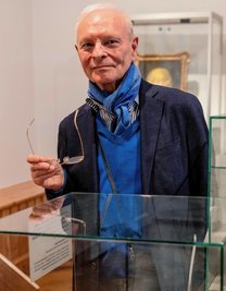 August Ohm hatte bereits Kunstwerke aus seiner Sammlung in Rochsburg ausgestellt. 