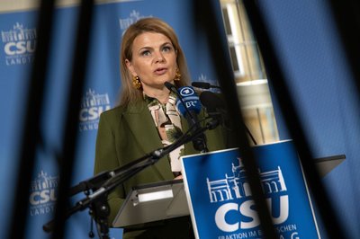 Die Pflegebevollmächtigte Katrin Staffler meint, "mit Klein-Klein" komme man angesichts der Pflege-Herausforderungen nicht weiter. (Archivbild)