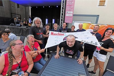 Super-Stimmung herrschte schon vor dem Konzert bei den Mitgliedern des einzigen offiziellen Maschine-Fanclubs.