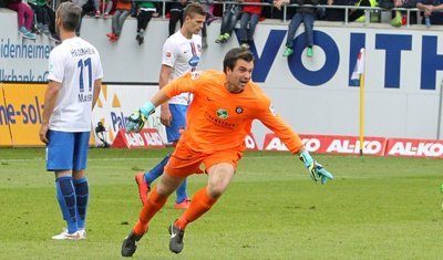Martin Männel (r.) erzielte das einzige Tor in seiner Profilaufbahn gegen den 1. FC Heidenheim. Damals ging der Treffer in der Abstiegstrauer unter.