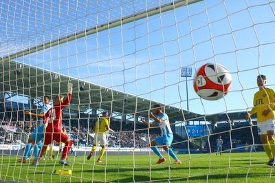 Nach einem Treffer von Kostadin Velkov gingen die Himmelblauen in der 12. Minute in Führung.