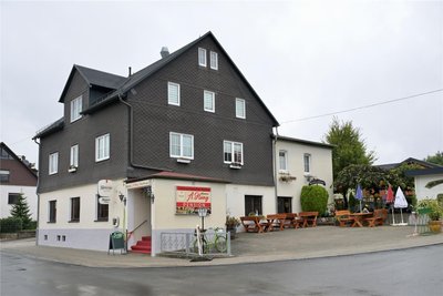 Der Gasthof an der St. Michelner Hauptstraße hat durch den Besitzerwechsel neue Schilder bekommen.