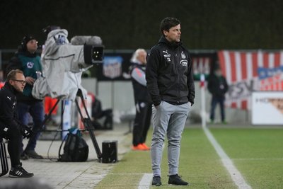 Zwickaus Trainer Ziegner war anfangs konsterniert: Nach zehn Minuten lag sein Team 0:2 hinten. Am Ende hieß es 2:2.