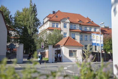 Küchwaldkrankenhaus vom Klinikum Chemnitz von außen Haupteingang an der Beyerstraße