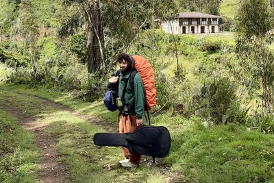 Wenn keine Tennissaison ist, geht Daniel Lermann auf Reisen, wie hier nach Peru. Auch dort macht er Musik.