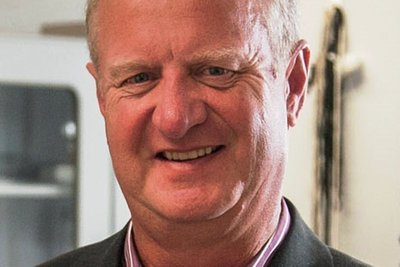 Zur Person: Unser Autor leitete 14 Jahre lang das Pufendorfgymnasium - bis zu seinem Abschied im Juni 2016. Reinald Gecherts wohl schwerstes Jahr war das erste, als 2002 das Gymnasium in Flöha von der Jahrhundertflut heimgesucht wurde.