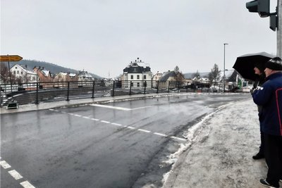 Seit Montagnachmittag rollt der Verkehr über die neue Brücke in Flöha. 