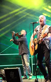 Die Band City hat an deutscher Rockmusikgeschichte mitgeschrieben - im Osten wie im Westen. Im August will die Kultband während ihrer Abschiedstour zum 50-jährigen Bestehen auf der Waldbühne in Schwarzenberg Station machen. Vor einigen Jahren begeisterte sie auch das Publikum zur Eibenstocker Sommernacht. 