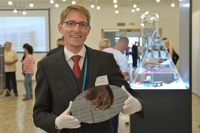 Deutschland und Sachsen sind „etwas ins Hintertreffen geraten“, sagt Siltronic-Werkleiter Christian Heedt.
