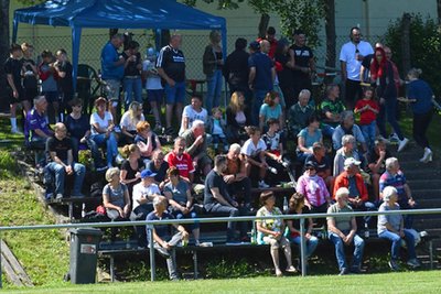 Volles Haus: Mehr als 200 Zuschauer sahen die Partie der Saydaer gegen die Auer Oldie im Bergstadtstadion.