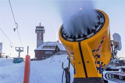 Die Schneekanonen werden in den nächsten Tagen auf Hochtouren laufen, um dem Skibetrieb vorzubereiten. 