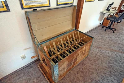 Im Schlafmuseum Freiberg steht die nach Worten des Betreibers älteste Entstäubungseinheit für Federn.