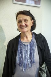 … als Kragen in verschiedenen Blautönen bei Margot Süß …