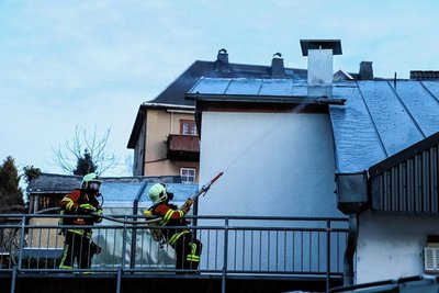 Das Feuer direkt am Eingang des Fahrstuhls als Verbindung zur 560 Quadratmeter großen Ladenfläche drohte, auf das gesamte Gebäude überzugreifen. .