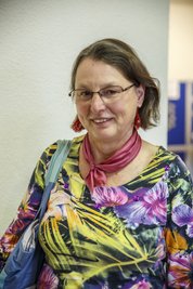 … als Ohrringe in Rot bei Christina Schütze ...