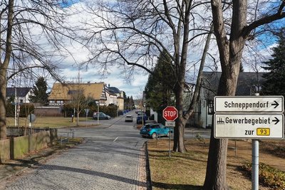Auf diesem Teil der Mittelstraße wird links das Parken erlaubt, während die rechte Spur zur Einbahnstraße wird. 
