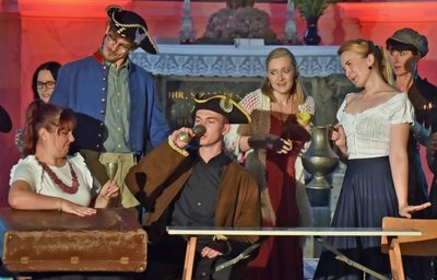 "Ein bissel fürs Hirn, ein bissel fürs Herz" hieß der Hauptbeitrag des Musical-Studios W. M. zum Musikwochenende in Wolkenburg. Im Bild eine Szene aus dem Stück "Les Miserables".