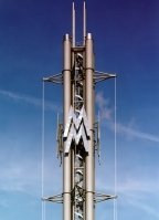 Der Messeturm am Eingang des Leipziger Messegeländes
