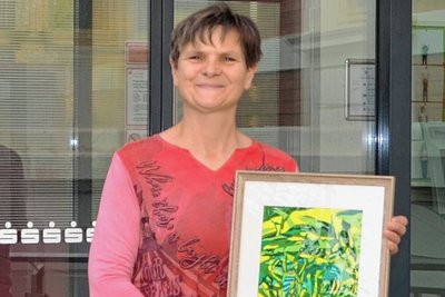 In der Meeraner Sparkassenfiliale in der Badener Straße stellt Sylvana Heinrich derzeit ihre Arbeiten aus. 