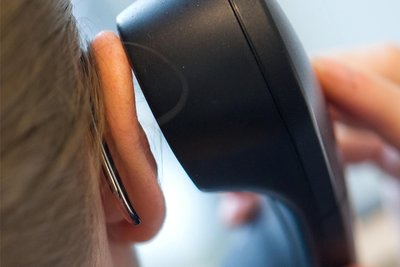 Bei Liebeskummer, Prüfungsstress oder Ärger mit den Eltern kann ein Anruf beim Sorgentelefon helfen.