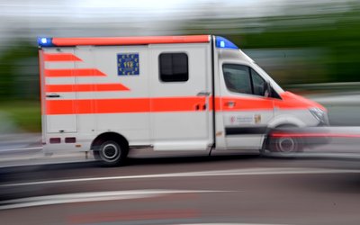 Ein Mann stirbt bei einem tödlichen Arbeitsunfall. (Symbolbild)