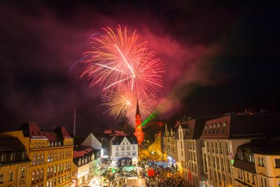 Zum Stadtfest 2026 in Aue soll es auch wieder ein Feuerwerk geben. Foto: Georg Dostmann